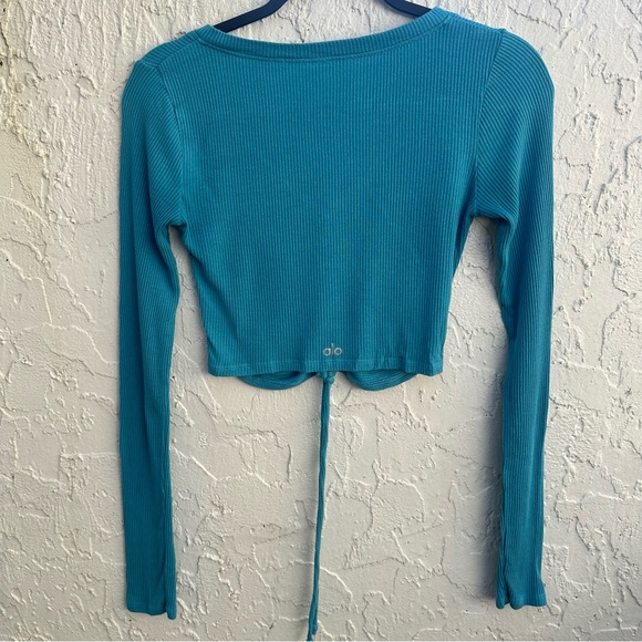 ALO YOGA Top Women Small Cinched Ruched Crop Tie Front Long Sleeve - Picture 3 of 4